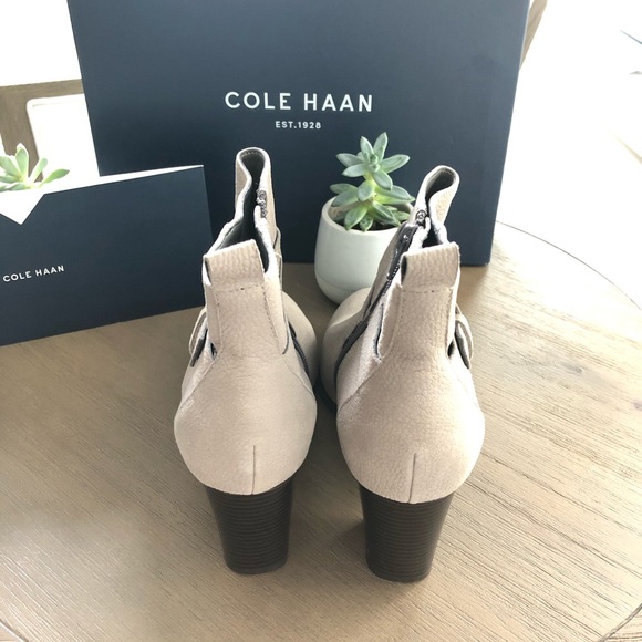 ๐ค๐ต COLE HAAN SIGNATURE LEATHER BOOTIES NWT๐ต๐ค - Picture 3 of 8